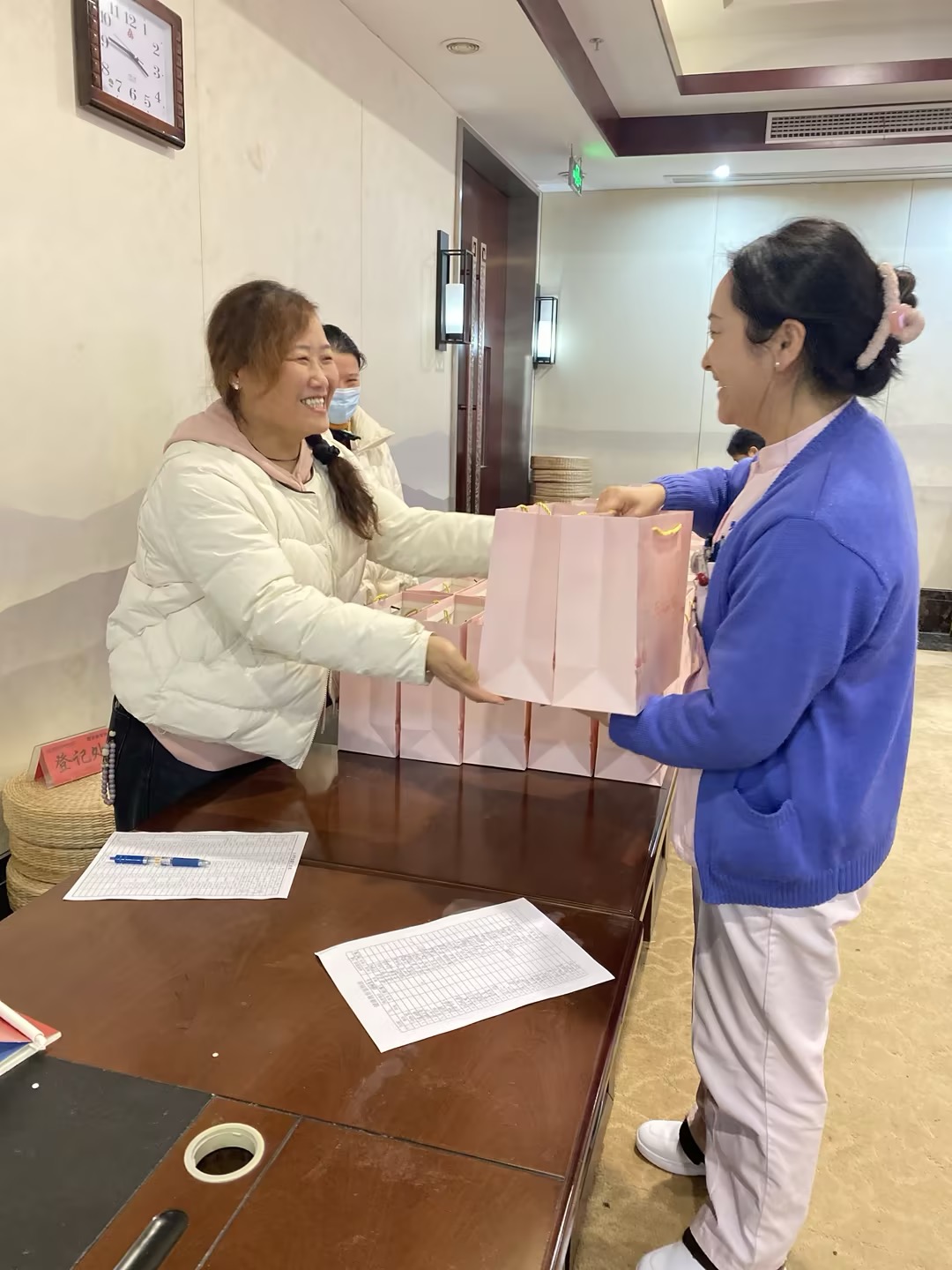 致敬闪闪发光的她&mdash;&mdash;无锡安国医院三八节员工慰问活动